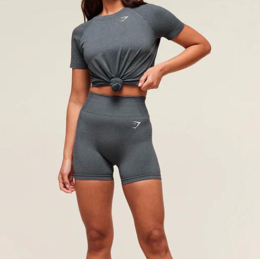 Gymshark Vital Light T-Shirt en Vital Shorts in kleur Strong Grey Marl